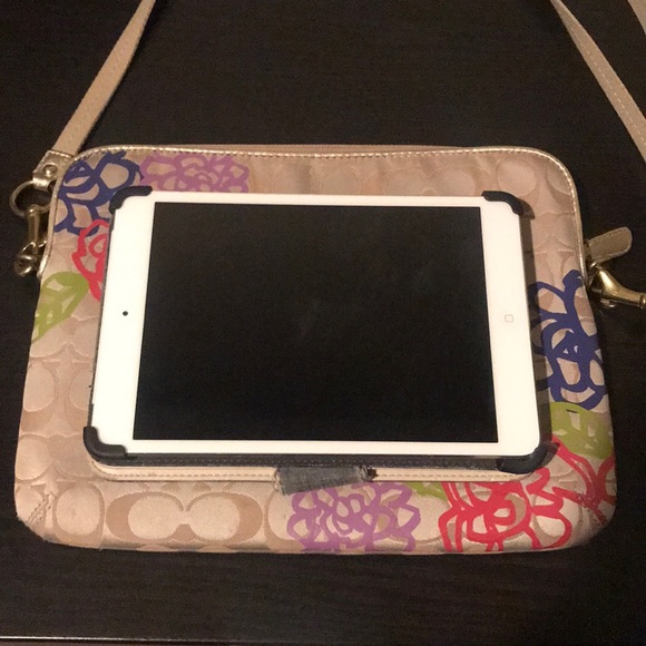 ❌SOLD❌ Coach Tablet Bag - Picture 5 of 7